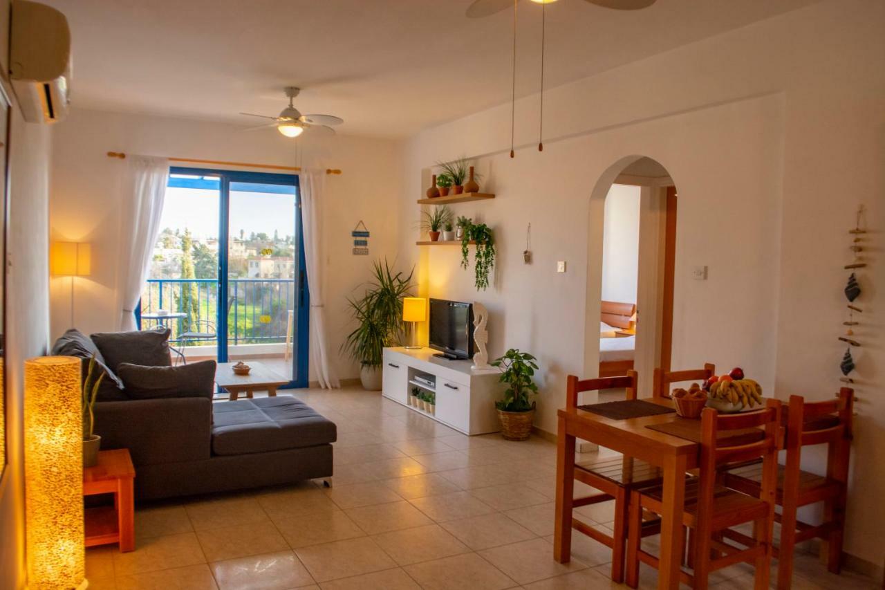 Ron'S Pergola Apartment Paphos Ngoại thất bức ảnh