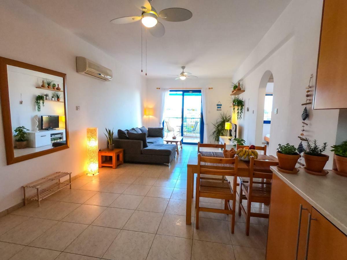 Ron'S Pergola Apartment Paphos Ngoại thất bức ảnh