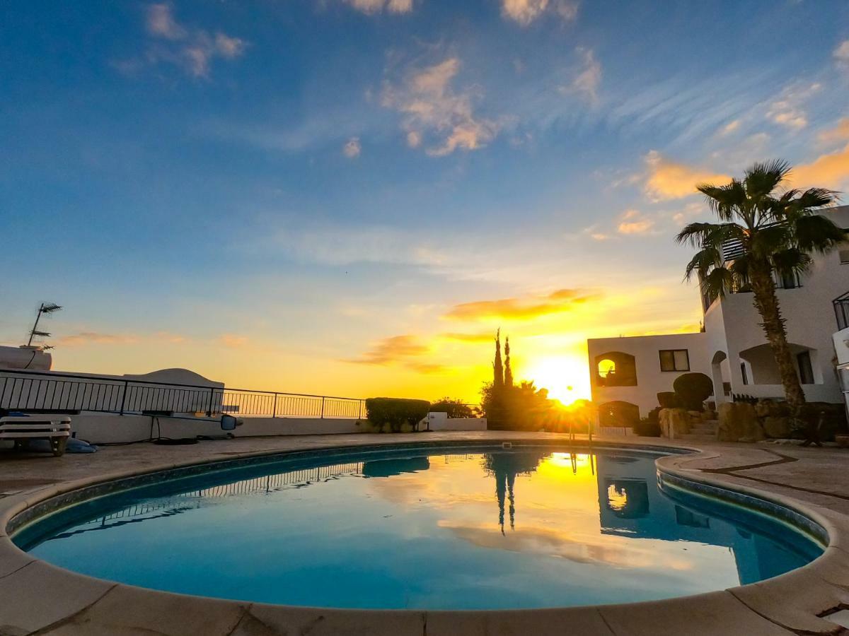 Ron'S Pergola Apartment Paphos Ngoại thất bức ảnh